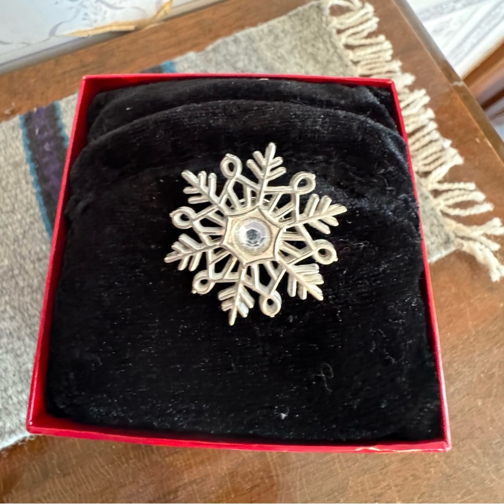 Seasonal Silver Snowflake Brooch Pin - Picture 5 of 6